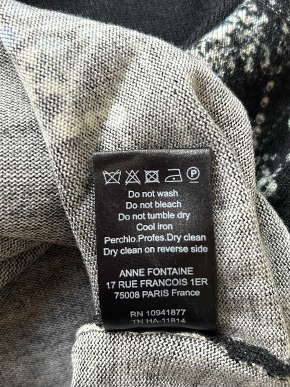 Anne Fontaine Short-Sleeve Embellished Lane Wool Sweater. Size is Small/Medium. - Picture 6 of 6